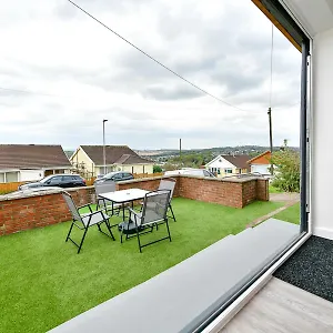 Pass The Keys Newly Renovated Bungalow - Stunning Views Of Gower Holiday home