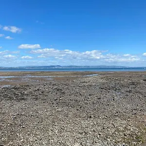 Sea-view Flat Near Mumbles. Apartment