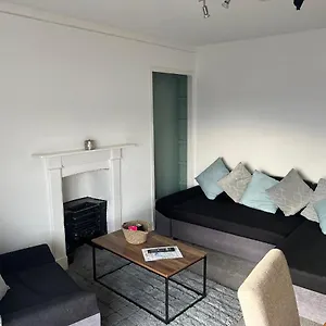 Topzy-turvy - 1 Bedroom Apartment