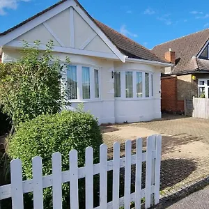 Cosy Bournemouth Holiday home Ferndown